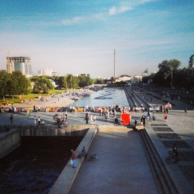 Лета праздник встречая на парарете