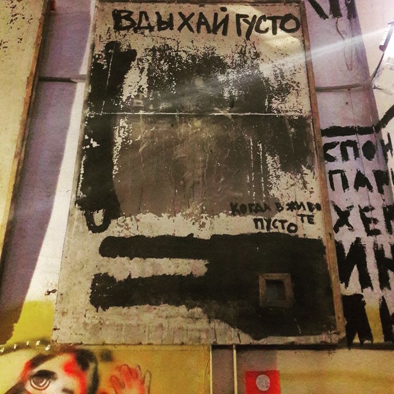 Биеннальности.