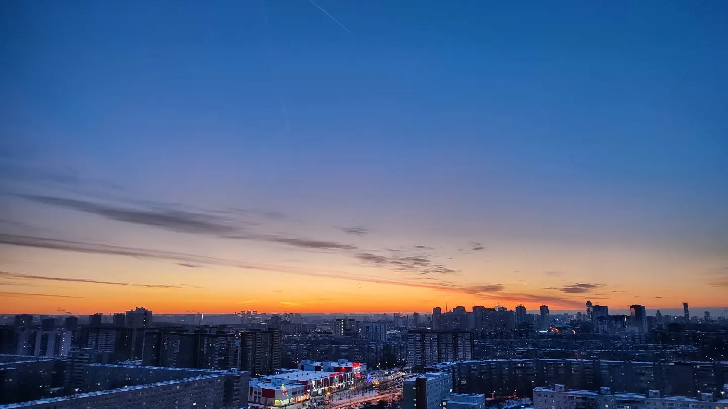 сегодня за завтраком ел печенюшку и видел