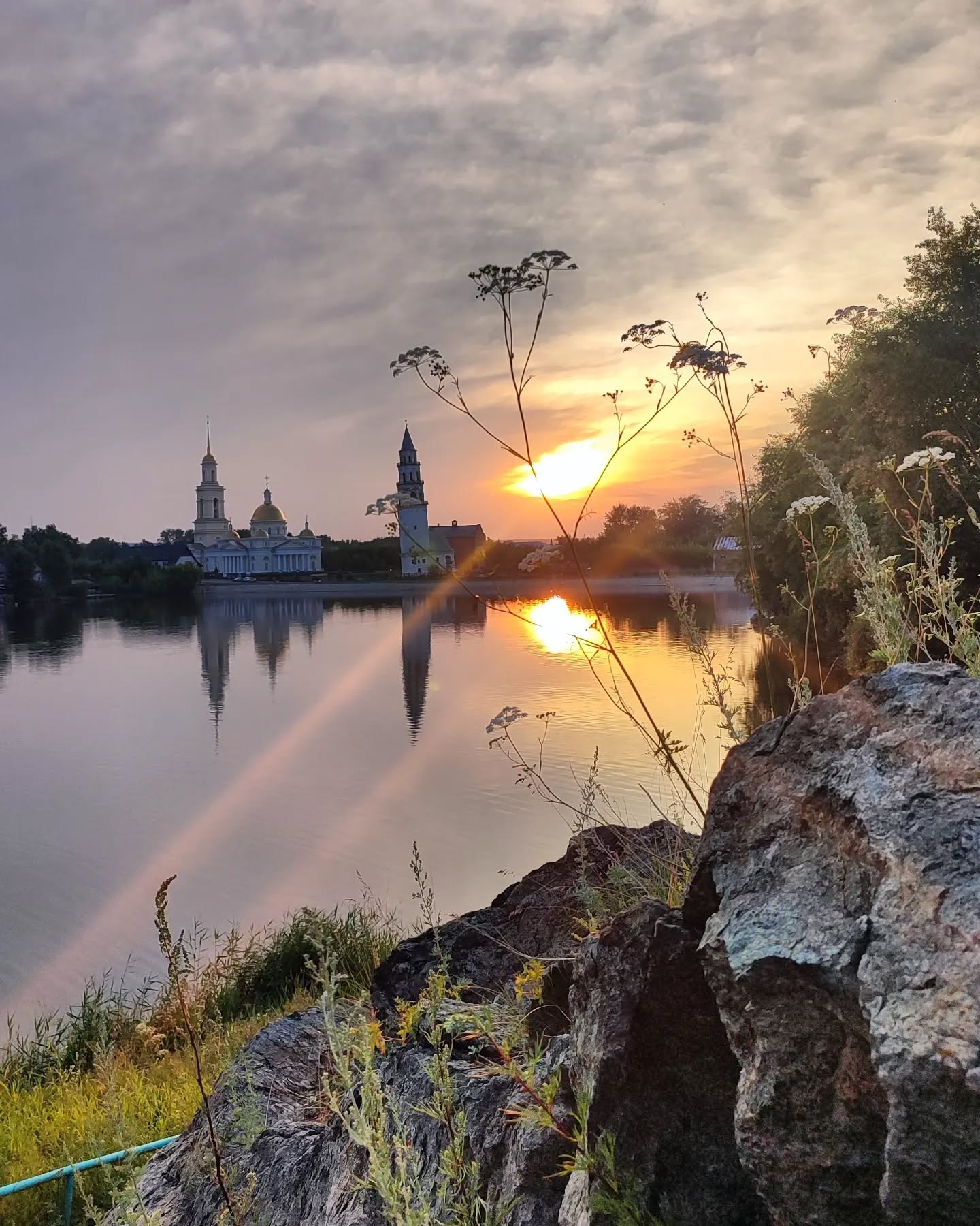 открытка с башенкой на случай в камня или